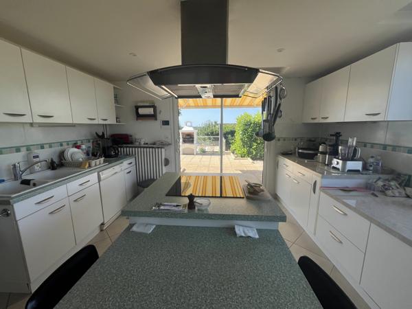 Maison à vendre à Saint-Avé – 250 m² habitables sur 3 300 m² de terrain avec piscine