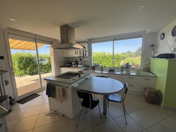 Maison à vendre à Saint-Avé – 250 m² habitables sur 3 300 m² de terrain avec piscine