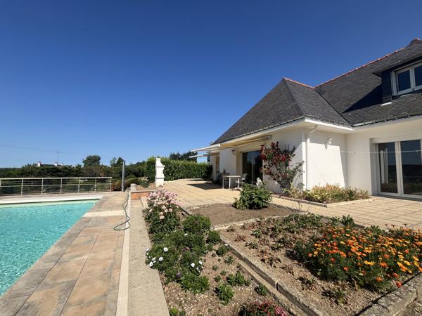 Maison à vendre à Saint-Avé – 250 m² habitables sur 3 300 m² de terrain avec piscine