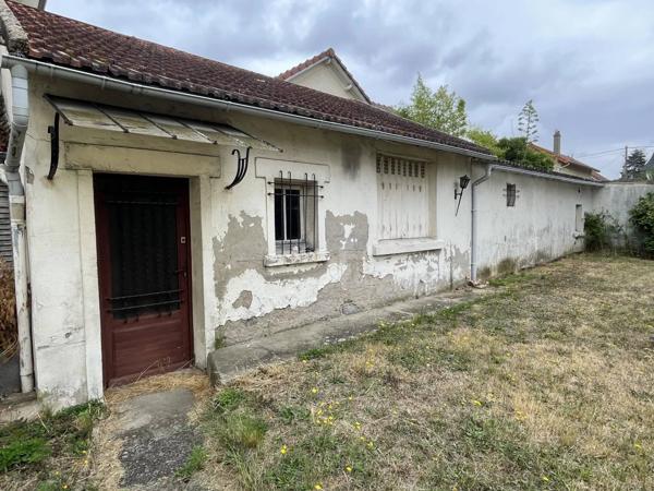 Vends terrain plat constructible avec construction