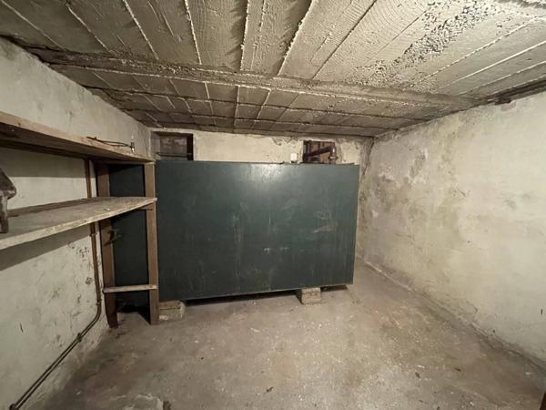 Vends terrain plat constructible avec construction