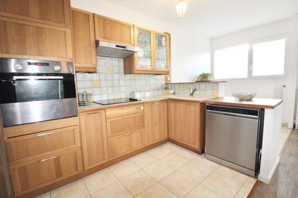 Appartement F3 de 73,96 m2 avec terrasse et place de parking en sous-sol