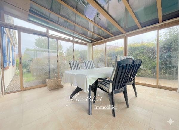 Maison 3 chambres avec véranda, garage et jardin – à Angles (85)