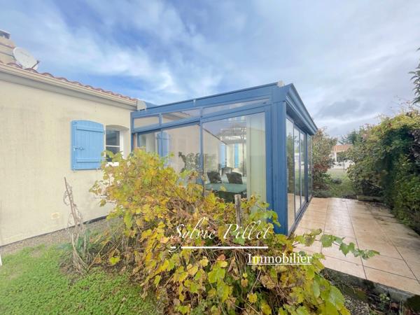 Maison 3 chambres avec véranda, garage et jardin – à Angles (85)