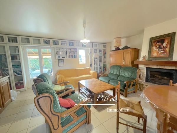 Maison 3 chambres avec véranda, garage et jardin – à Angles (85)