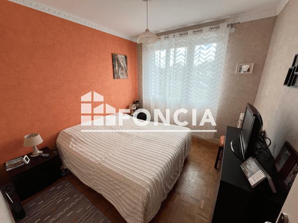 Location Appartement 4 pièces 71.96 m² - 12 RUE DES ECOLES Flers 61100