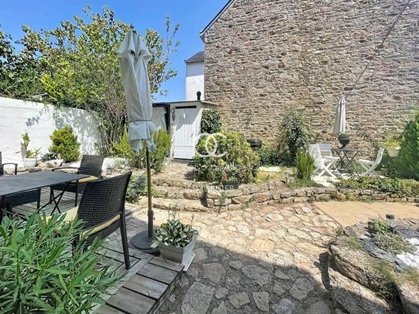 VANNES RIVE DROITE DU PORT – Maison de ville avec jardin intimiste