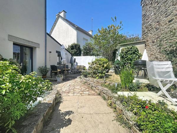 VANNES RIVE DROITE DU PORT – Maison de ville avec jardin intimiste