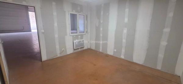 Location                                                      Local commercial
                        
                     2 pièces                      300 m2                     à Puygouzon