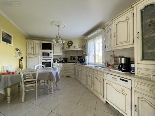 Maison à vendre à Yvré-l'Évêque dans la Sarthe (72530), ref : 72033-256