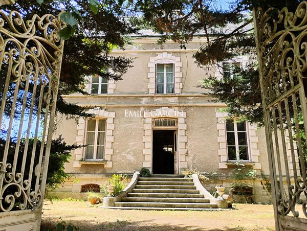 A VENDRE- Saint Fargeau- Bourgogne 89- Maison Bougeoise 8 Ch jardin de 2600m2