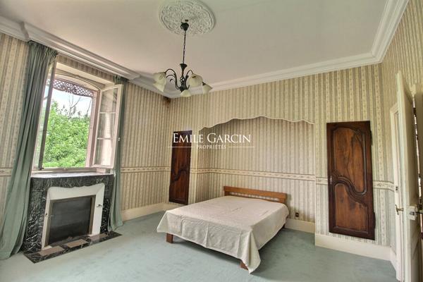 A VENDRE- Saint Fargeau- Bourgogne 89- Maison Bougeoise 8 Ch jardin de 2600m2