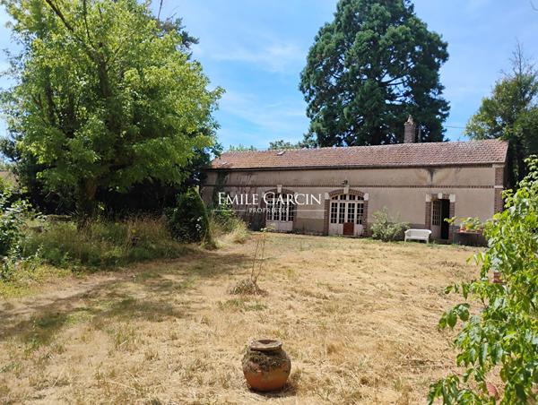 A VENDRE- Saint Fargeau- Bourgogne 89- Maison Bougeoise 8 Ch jardin de 2600m2