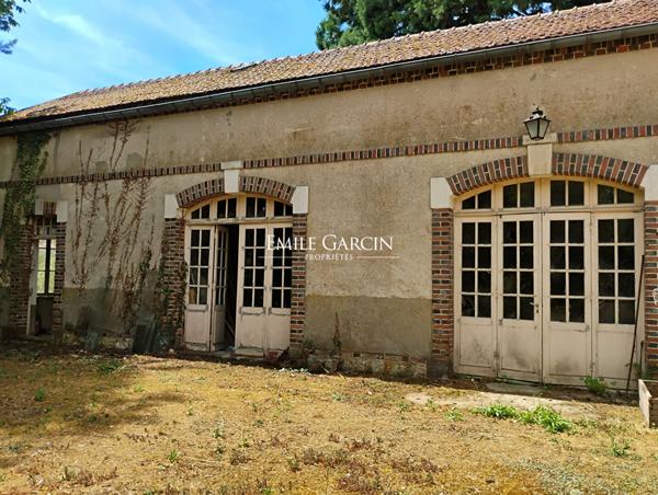 A VENDRE- Saint Fargeau- Bourgogne 89- Maison Bougeoise 8 Ch jardin de 2600m2