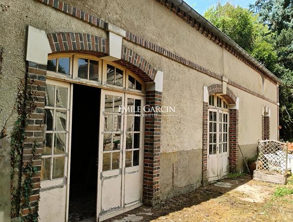 A VENDRE- Saint Fargeau- Bourgogne 89- Maison Bougeoise 8 Ch jardin de 2600m2