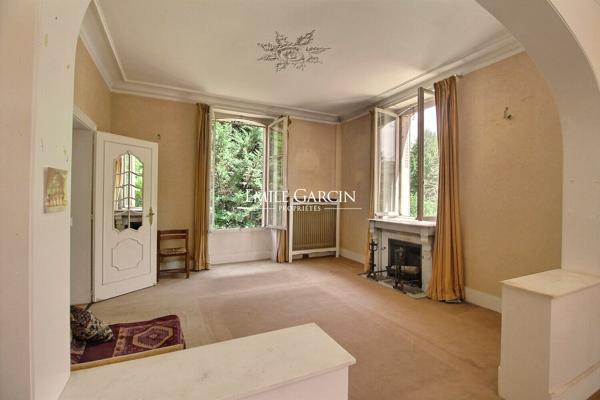A VENDRE- Saint Fargeau- Bourgogne 89- Maison Bougeoise 8 Ch jardin de 2600m2