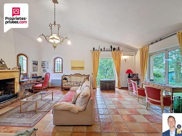 Très belle Villa Provençale 5 pièces 133 m2 avec grande piscine et terrain de 3000 m2