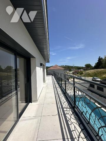 Maison 4 chambres 2 suites parentales, deux garages, 1 piscine