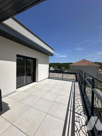 Maison 4 chambres 2 suites parentales, deux garages, 1 piscine