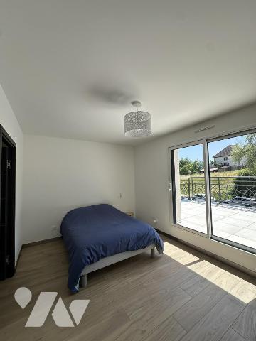 Maison 4 chambres 2 suites parentales, deux garages, 1 piscine