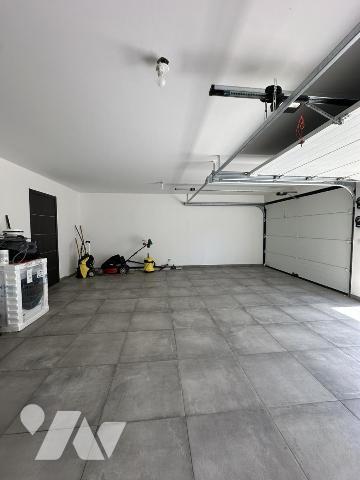 Maison 4 chambres 2 suites parentales, deux garages, 1 piscine