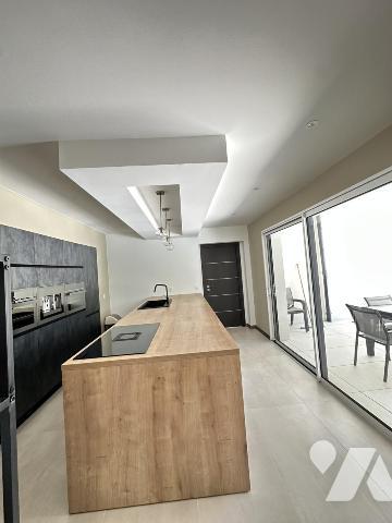 Maison 4 chambres 2 suites parentales, deux garages, 1 piscine