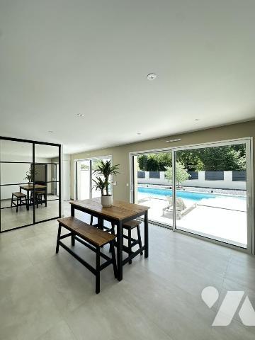Maison 4 chambres 2 suites parentales, deux garages, 1 piscine