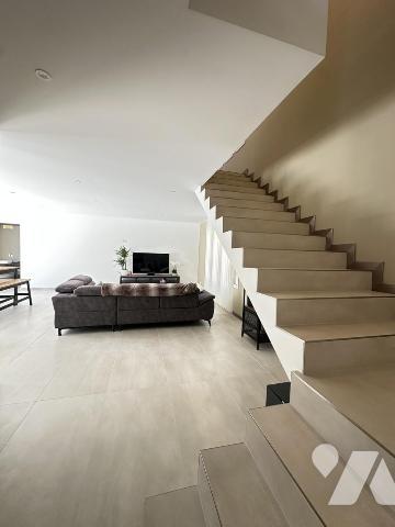 Maison 4 chambres 2 suites parentales, deux garages, 1 piscine