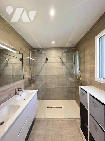 Maison 4 chambres 2 suites parentales, deux garages, 1 piscine