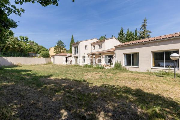 Maison
         6 pièces
        - 235 m² Bien prestige 599 000 € *
