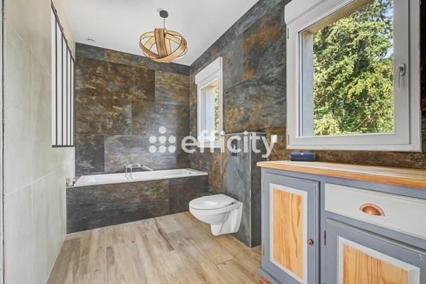 Maison
         6 pièces
        - 235 m² Bien prestige 599 000 € *