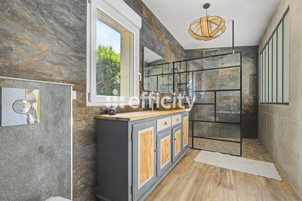 Maison
         6 pièces
        - 235 m² Bien prestige 599 000 € *
