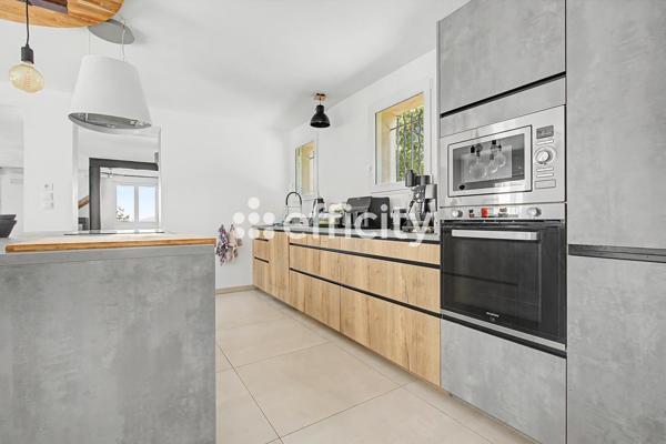 Maison
         6 pièces
        - 235 m² Bien prestige 599 000 € *