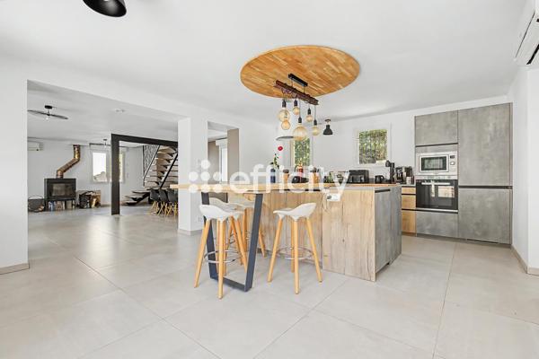 Maison
         6 pièces
        - 235 m² Bien prestige 599 000 € *
