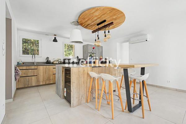 Maison
         6 pièces
        - 235 m² Bien prestige 599 000 € *