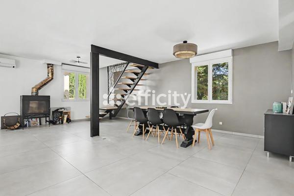 Maison
         6 pièces
        - 235 m² Bien prestige 599 000 € *