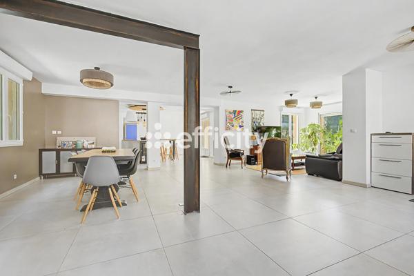 Maison
         6 pièces
        - 235 m² Bien prestige 599 000 € *