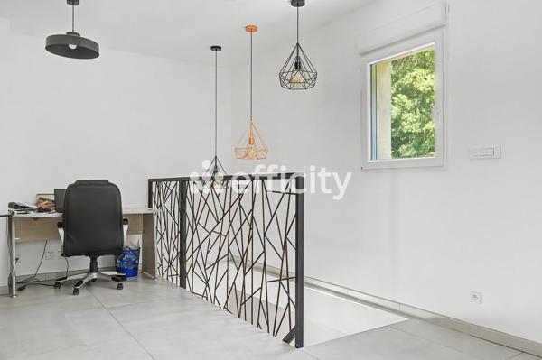 Maison
         6 pièces
        - 235 m² Bien prestige 599 000 € *