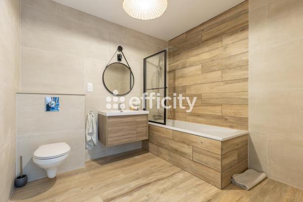Maison
         6 pièces
        - 235 m² Bien prestige 599 000 € *