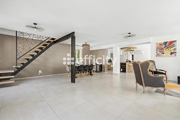 Maison
         6 pièces
        - 235 m² Bien prestige 599 000 € *