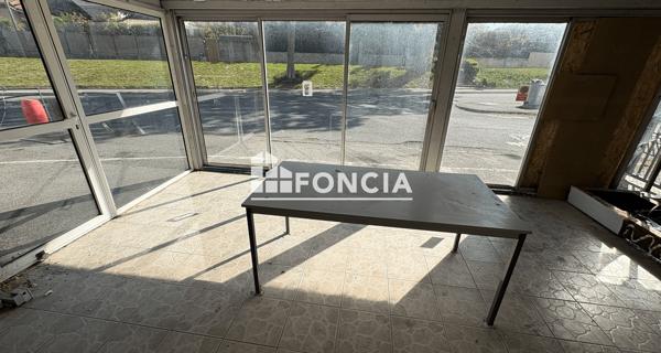 Location Local commercial 1 pièce 50 m² - Bourg-lès-valence 26500