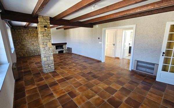 Immeuble à vendre    9 pièces •  Neufchef