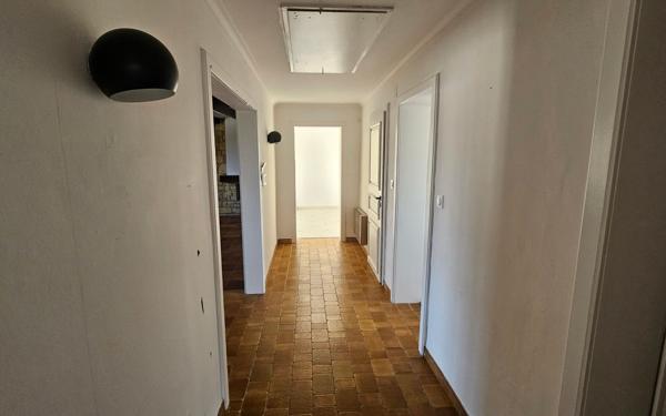 Immeuble à vendre    9 pièces •  Neufchef