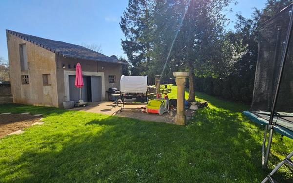 Immeuble à vendre    9 pièces •  Neufchef