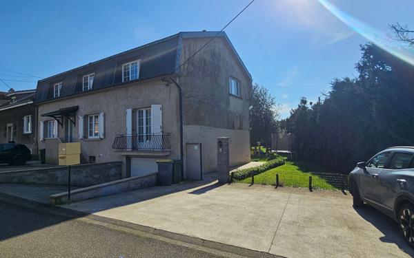 Immeuble à vendre    9 pièces •  Neufchef