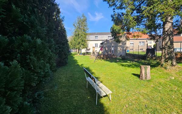 Immeuble à vendre    9 pièces •  Neufchef