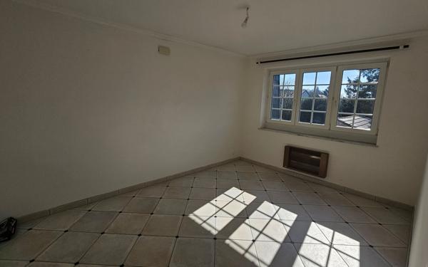 Immeuble à vendre    9 pièces •  Neufchef