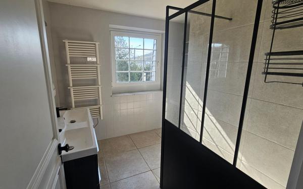 Immeuble à vendre    9 pièces •  Neufchef