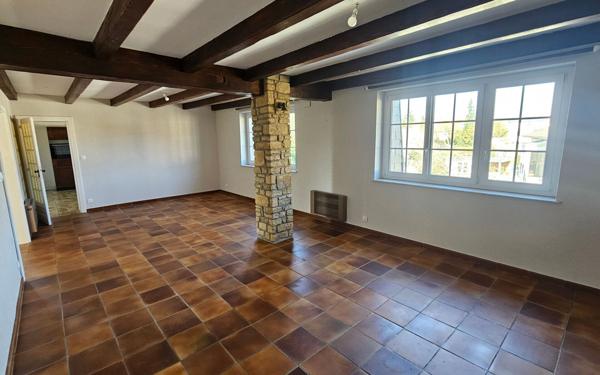 Immeuble à vendre    9 pièces •  Neufchef