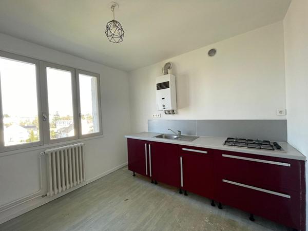 Marrière - bel appartement deux pièces spacieux et lumineux. Balcon, pkg et cave.